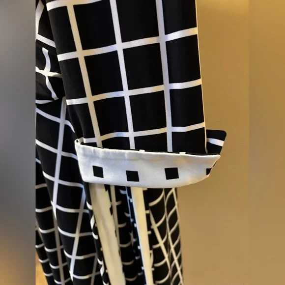 Jones New York Black and White Patterned Wrap Dress 3/4 sleeves belted Size 12 - Picture 3 of 6